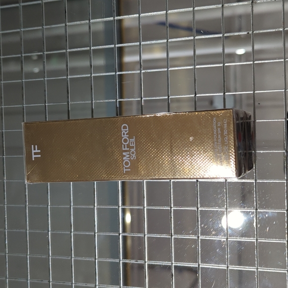 Tom Ford Other - NIB Tom Ford Flawless Glow Foundation 11 Dusk